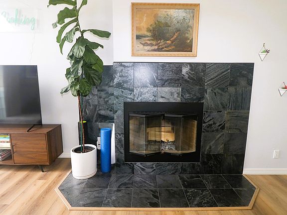 2nd image of 512 Dahlia Ave #1/2