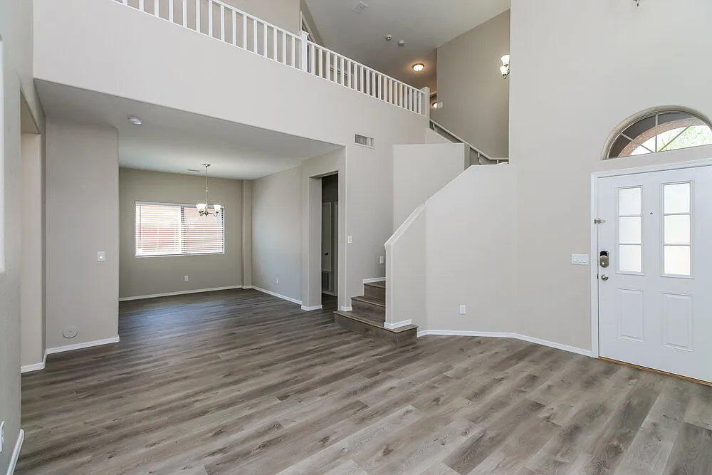 4 bed, 2.5 bath, 1988 sqft, $2,555 — Photo 4
