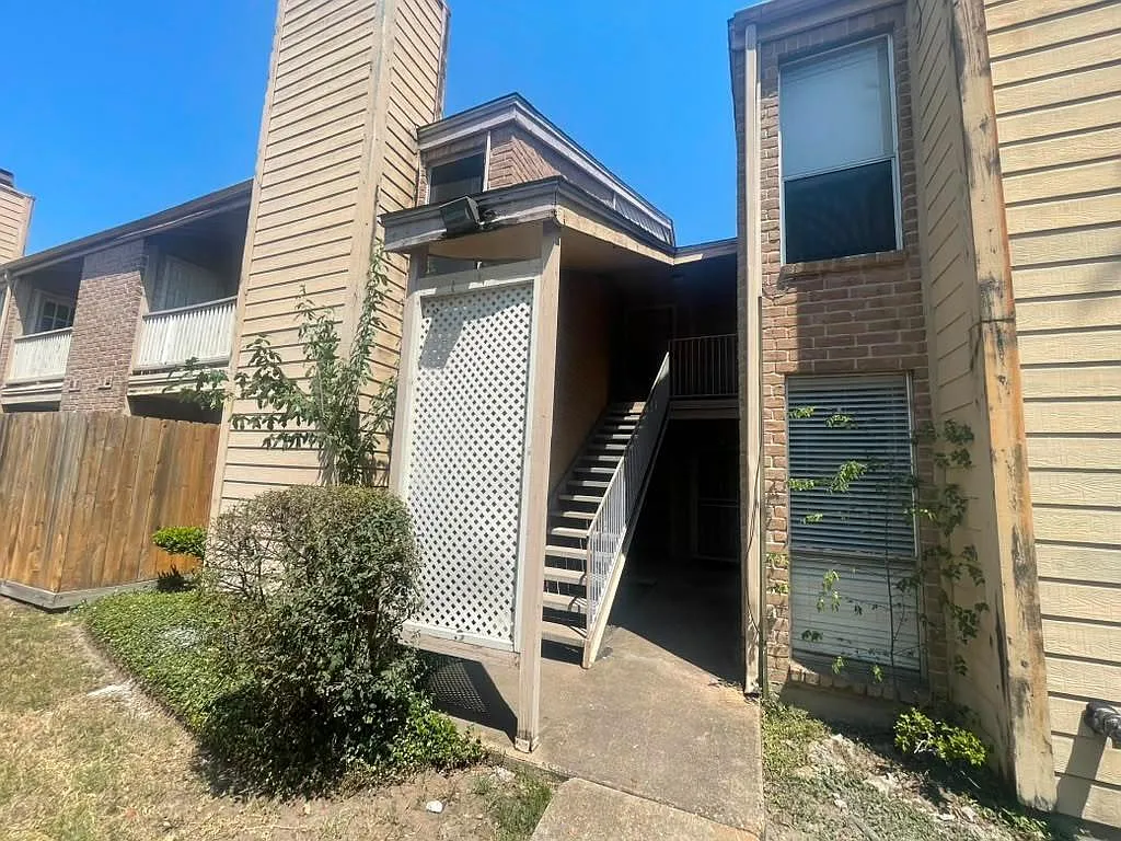 1 bed, 1.0 bath, 784 sqft, $999 — Photo 1