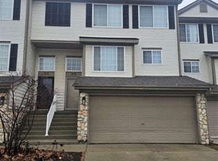 215 Oak Ridge Dr, Pontiac, MI 48341