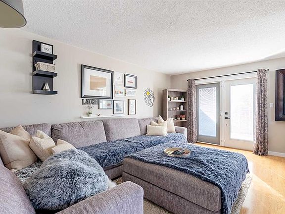 2nd image of 128 W Cornwall Dr
