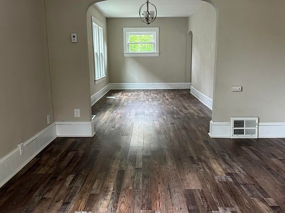 3rd image of 917 W Shiawassee St