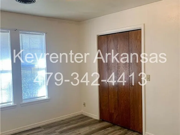 2607 Lee St — Photo 18