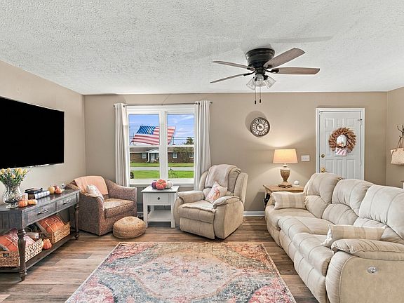 5th image of 103 Staggs Dr