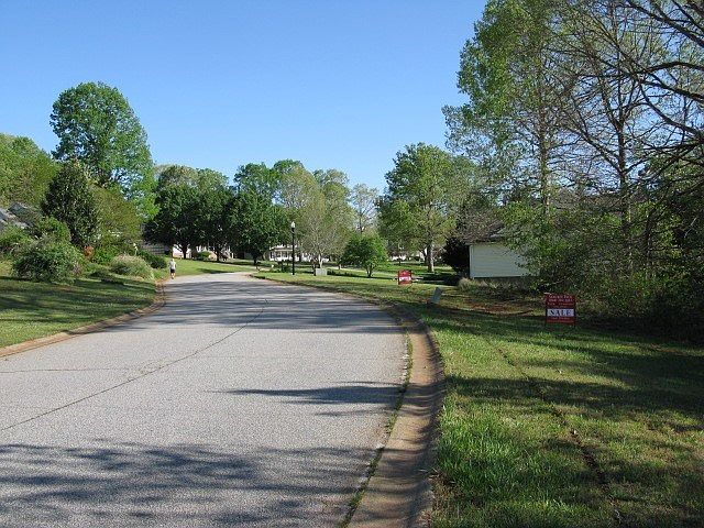2nd image of 202 Tymberbrook Dr