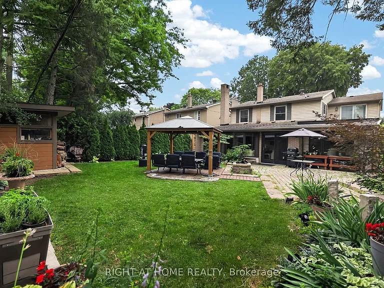 35 Brightbay Cres — Photo 38