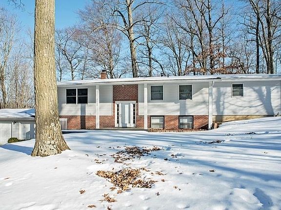 2nd image of 7959 Pine Island Ct NE