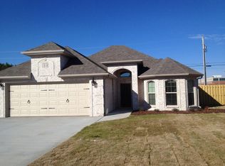 110 Cottonwood Dr, Muscle Shoals, AL 35661