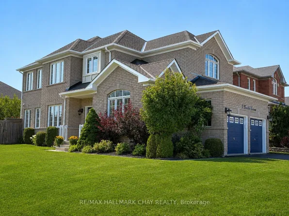 2 Versailles Cres, Barrie, ON L4M 0B6