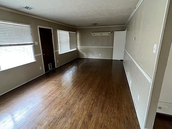 5th image of 3425 Medina Ave