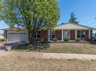11807 Sunlind Dr, Saint Louis, MO 63127