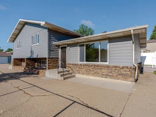 1001 Jefferson Ave #1, Bismarck, ND 58504