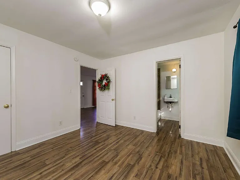 238 Bond St — Photo 12