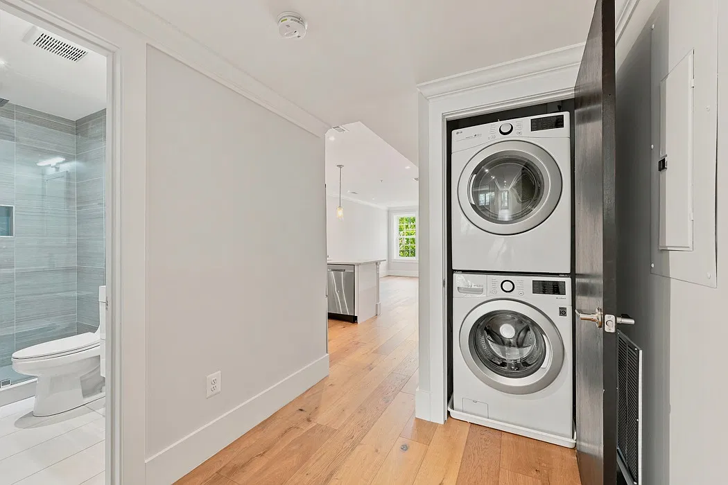 3 bed, 1695 sqft, $4,397 — Photo 3