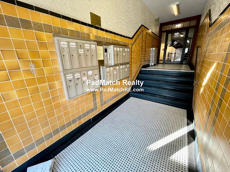 458 Pleasant St #3 — Photo 8