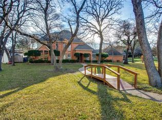 101 Cliffside Dr S, Burleson, TX 76028