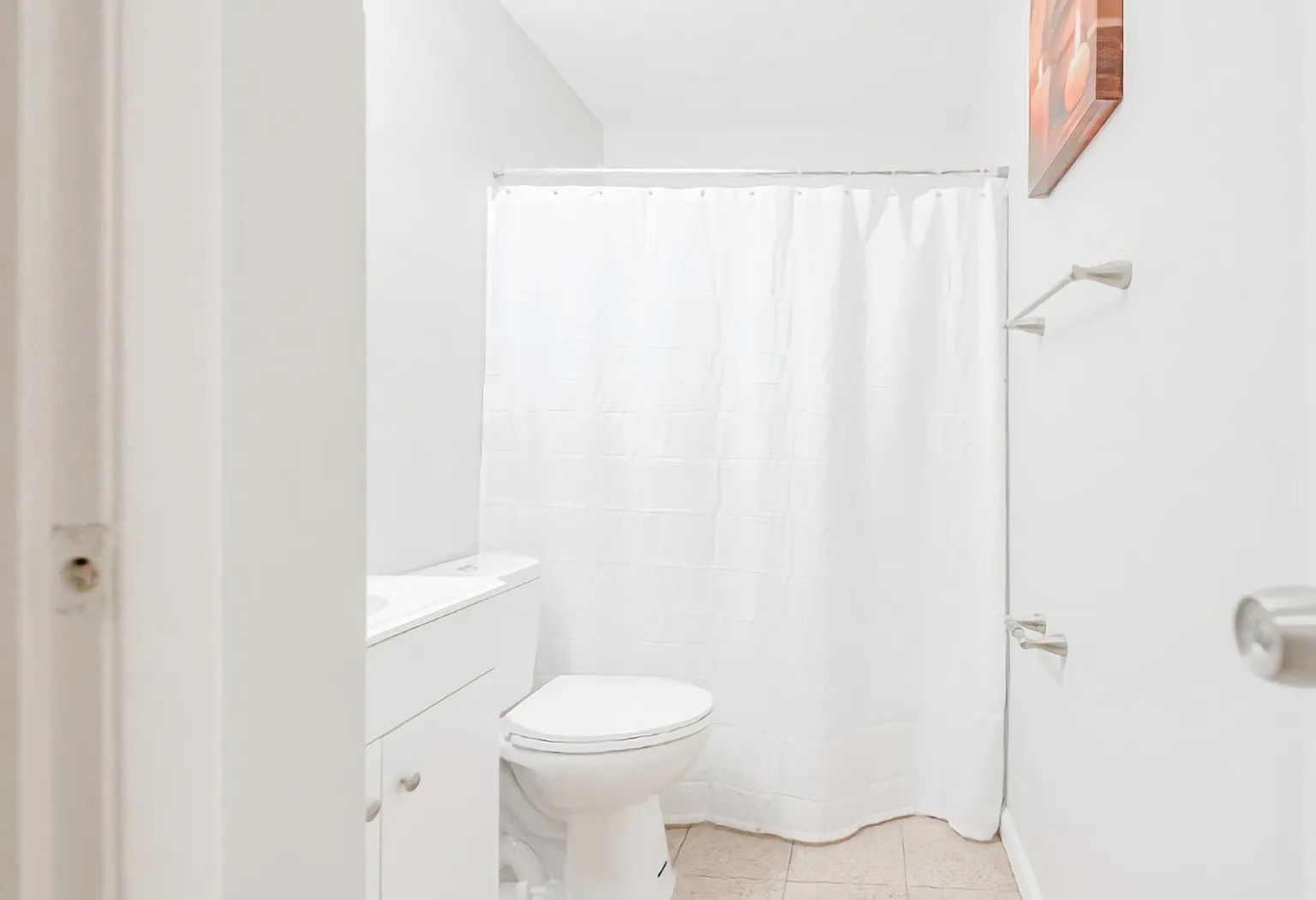 4 bed, 2.0 bath, 2000 sqft, $663 — Photo 3