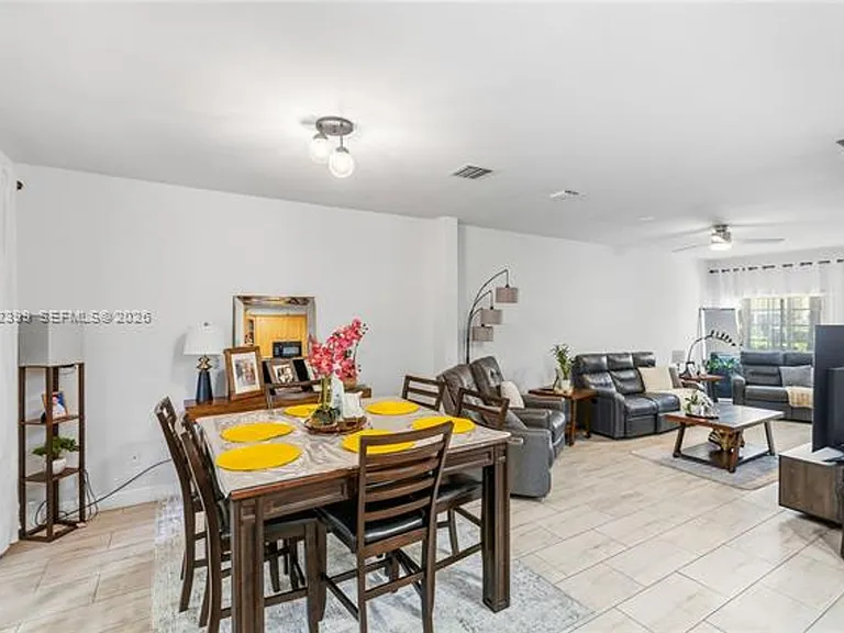 1844 SW 102nd Way #Townhouse 1844 — Photo 11