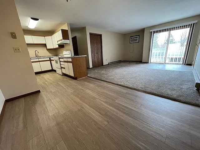 302 S 1st Ave — Photo 4