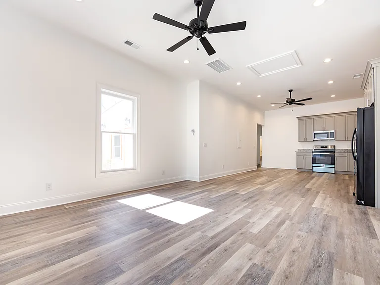 400 S Sanford St #A — Photo 16