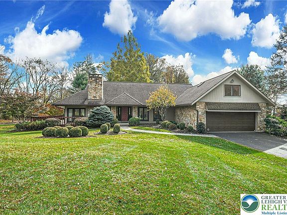 2nd image of 1588 Saucon Valley Rd