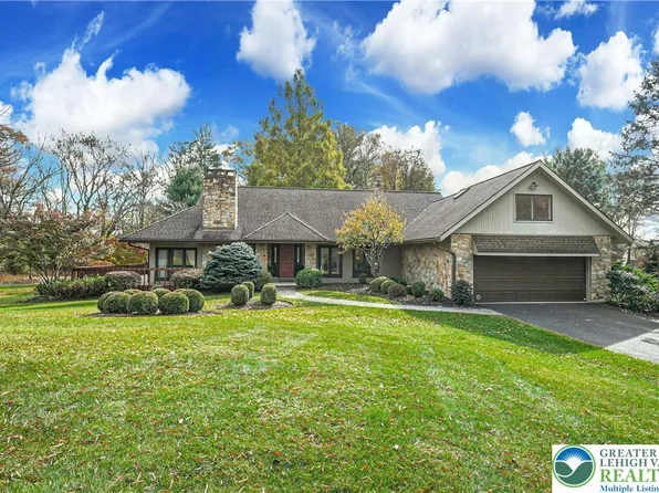 1588 Saucon Valley Rd, Bethlehem, PA 18015