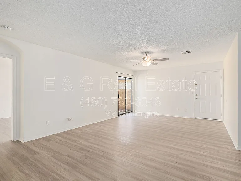 8714 W Amelia Ave — Photo 5