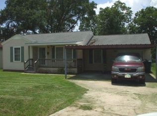 3161 Oak Ave, Groves, TX 77619