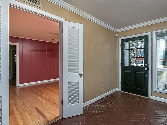 3rd image of 2407 Bowie St