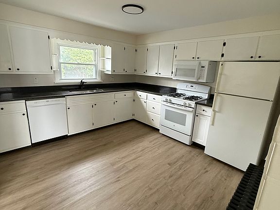 2nd image of 425 W Grace St