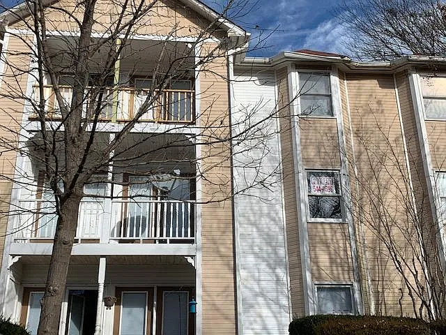 **Spacious 2 Bed 2 Bath Condo**Holden Rd** — Photo 2