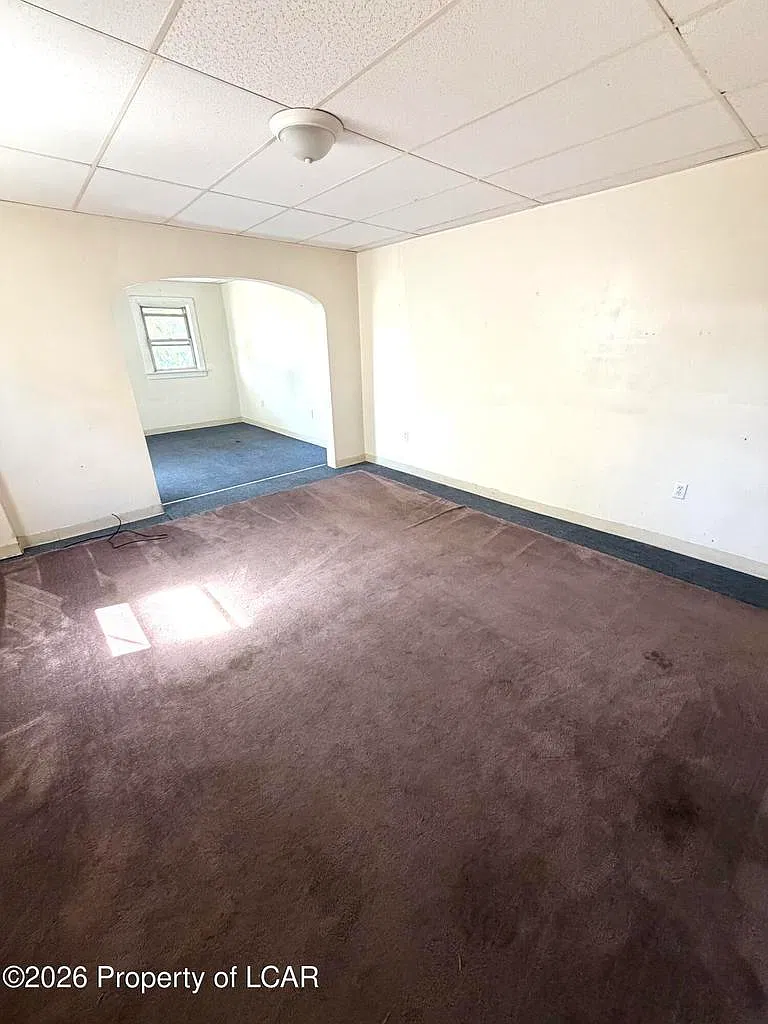 6 bed, 1386 sqft, $1,100 — Photo 3