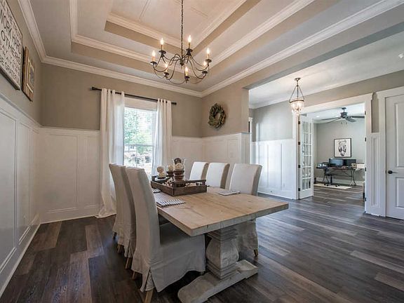 3rd image of 4623 Forest Ridge Dr