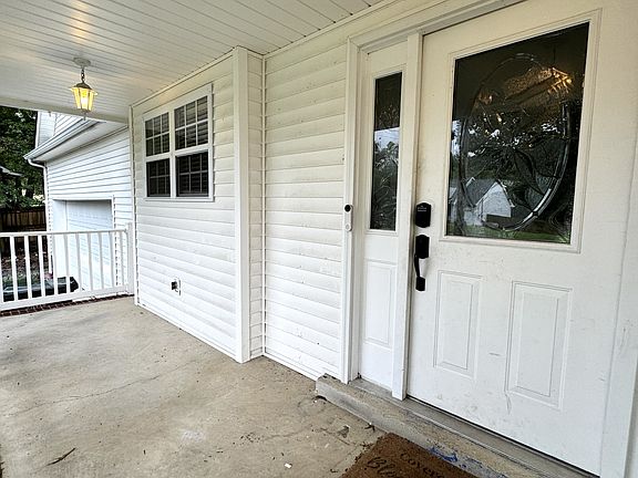 5th image of 127 Silver Leaf Cir
