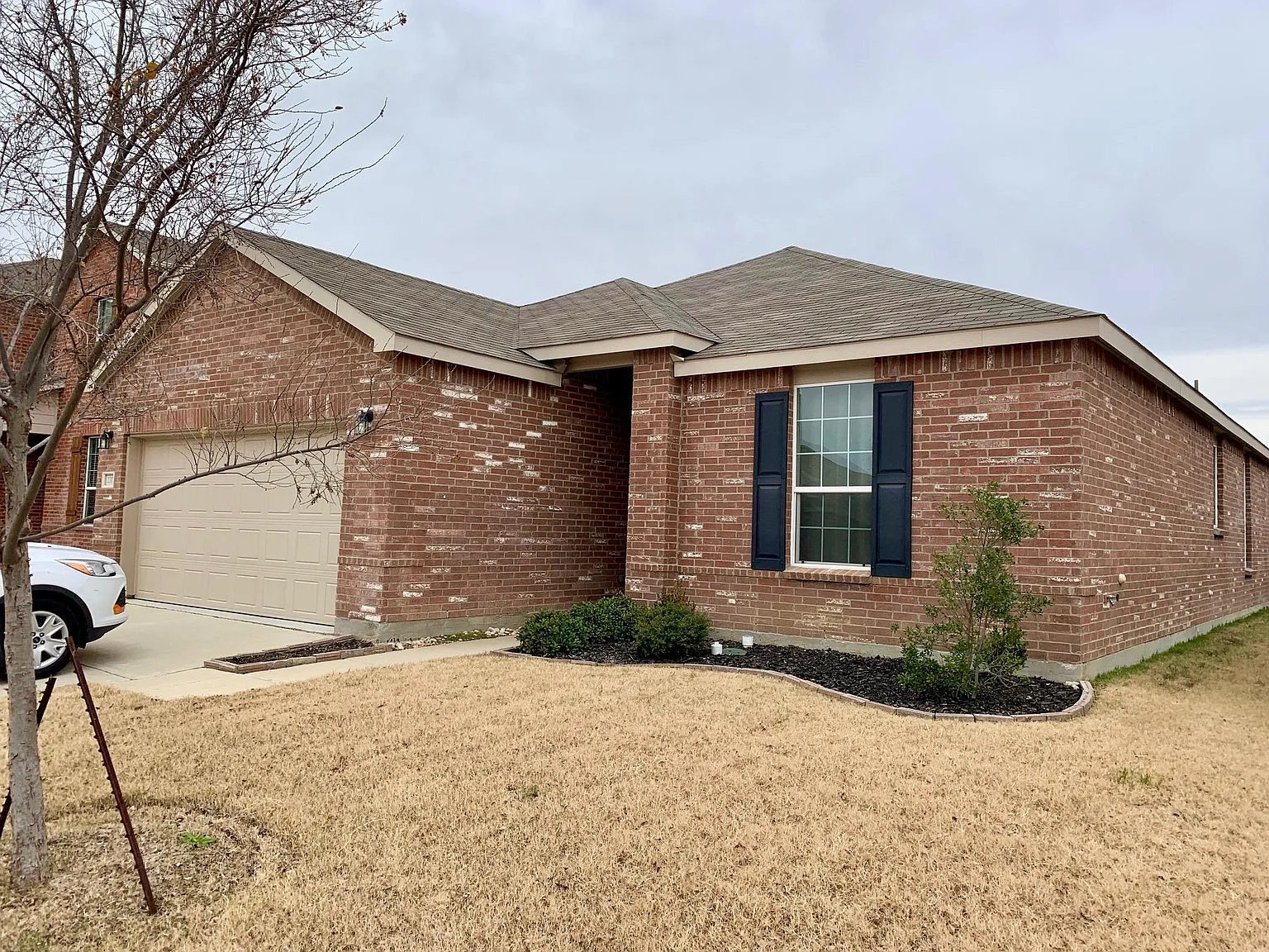 3 bed, 1975 sqft, $2,375 — Photo 2