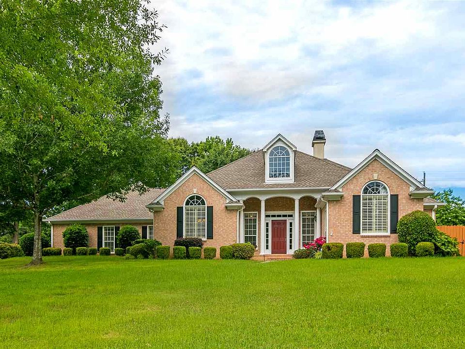 1st image of 103 Oak Isle Dr