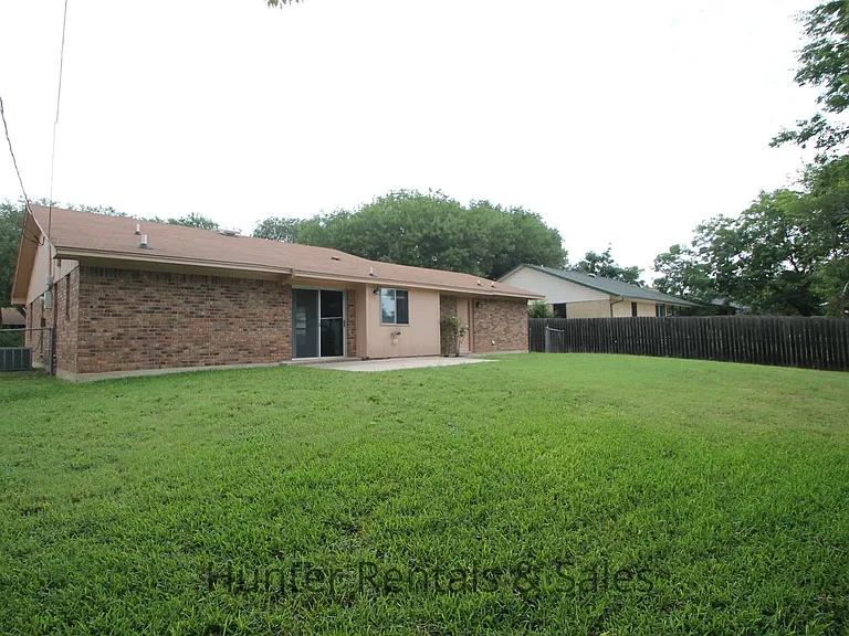 2810 Lawndale St — Photo 5