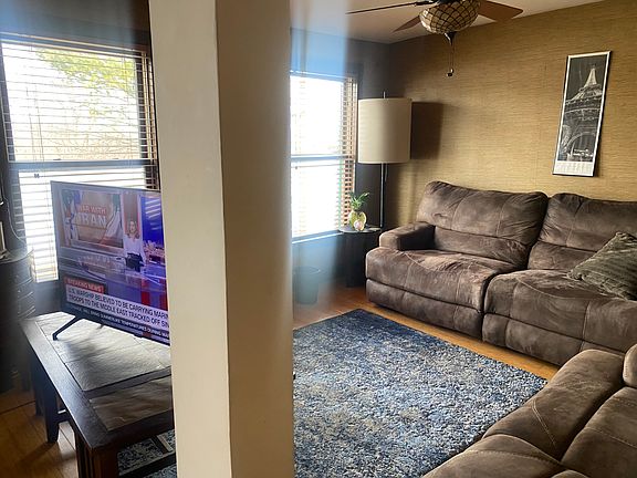 4th image of 32 Ingersoll Ave #2