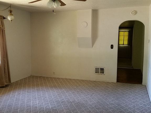 3rd image of 604 S Johns Ave