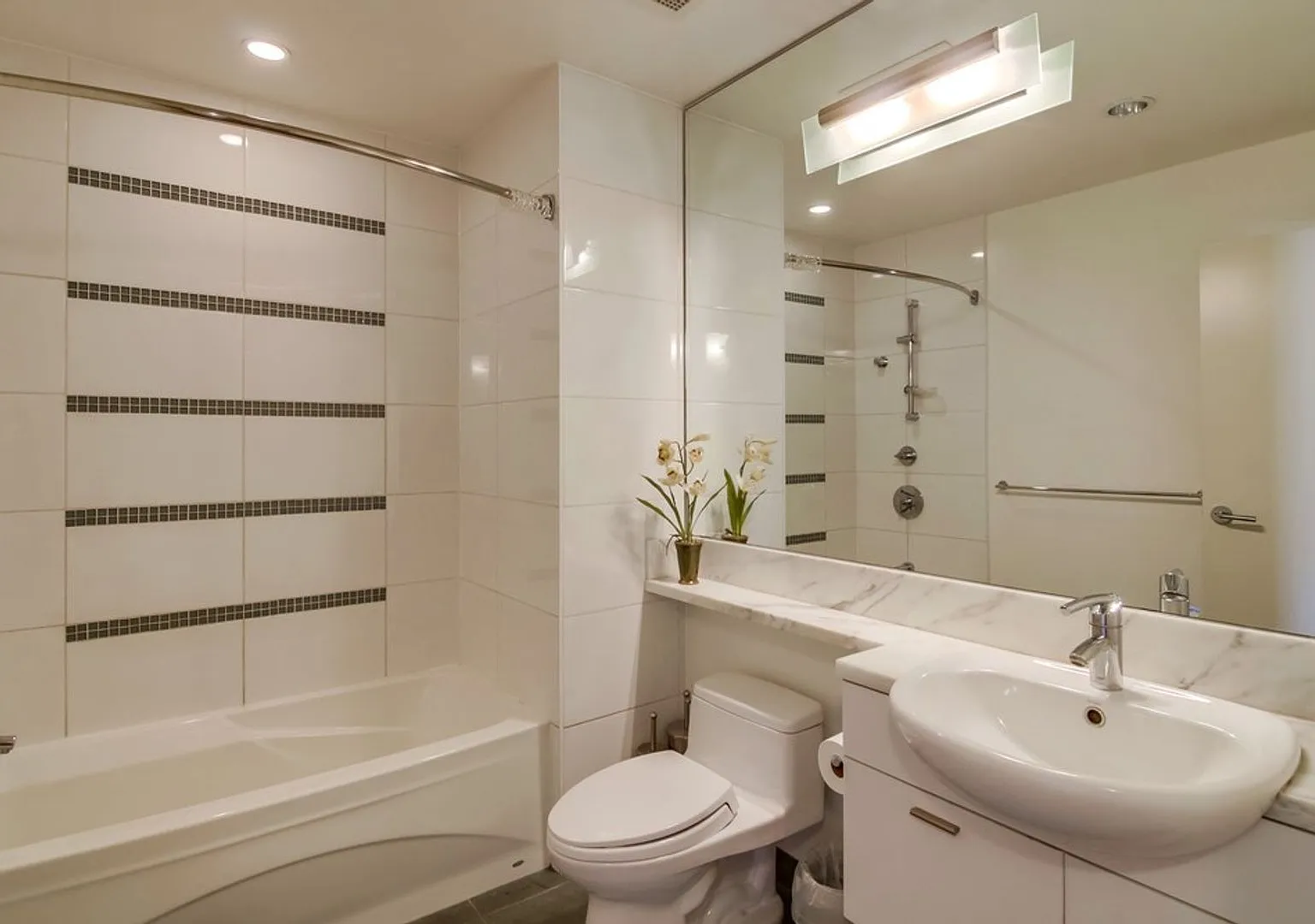 Gaslamp studio Condo (Alta) with Resort-Style Amenities — Photo 4