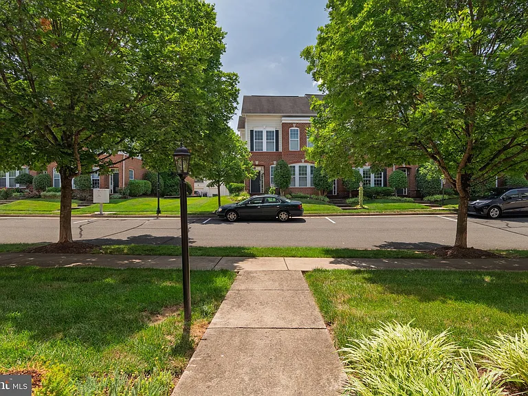 43580 Popes Creek Sq — Photo 61