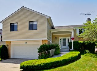 40 Monterey Dr, Vernon Hills, IL