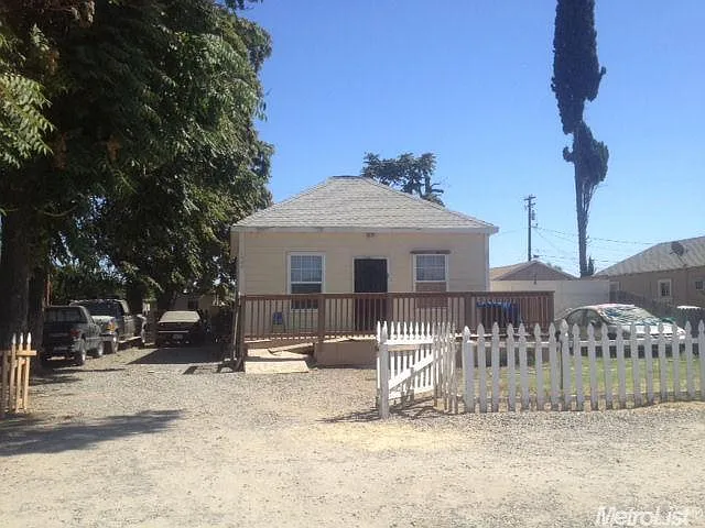 1500 Eureka St photo 1
