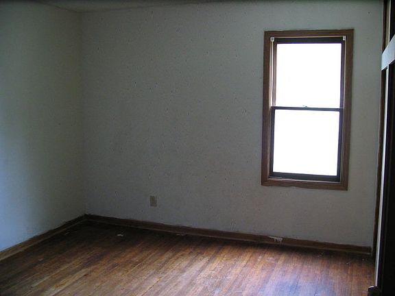 4th image of 234 5th Ave N
