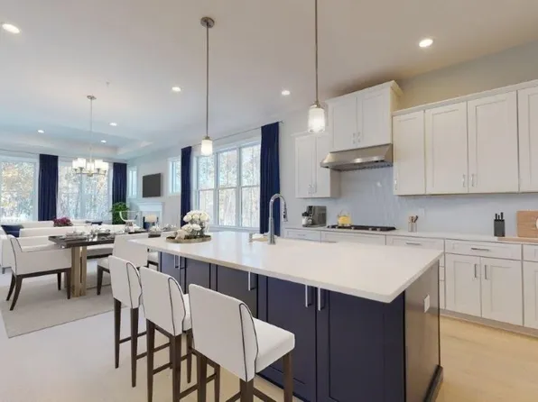 11 Lyons Ln #18, Boxborough, MA 01719