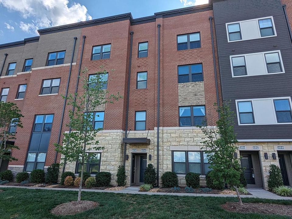 1st image of 44846 Tiverton Sq