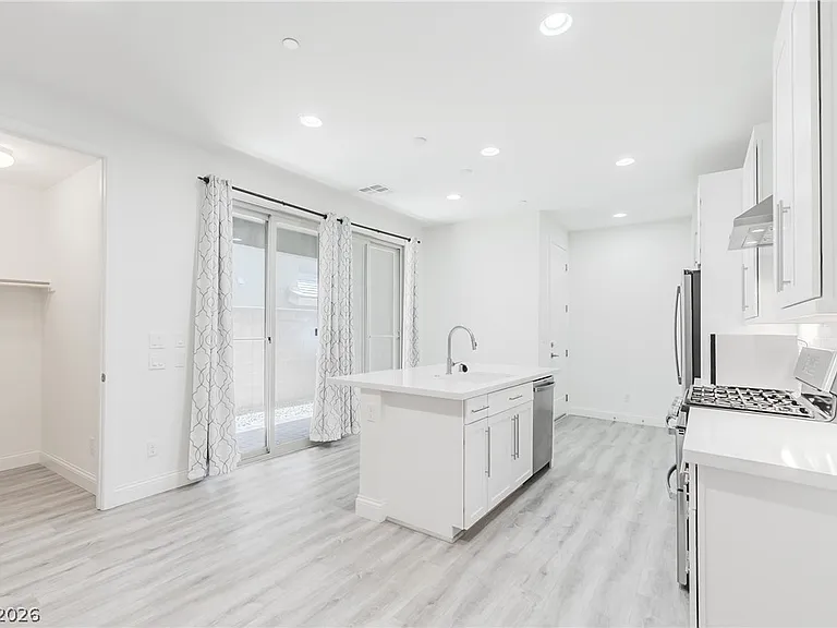 11648 Bearpaw Meadow Ave — Photo 8