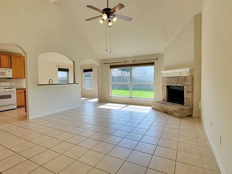 4822 Bonny Loch Ln — Photo 7