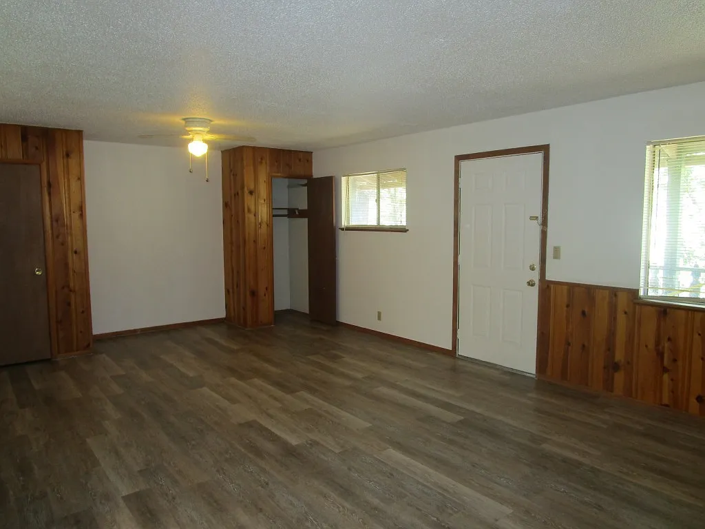 570 S. Westway Lane Pl — Photo 3