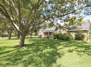 610 Misty Ln, Friendswood, TX 77546